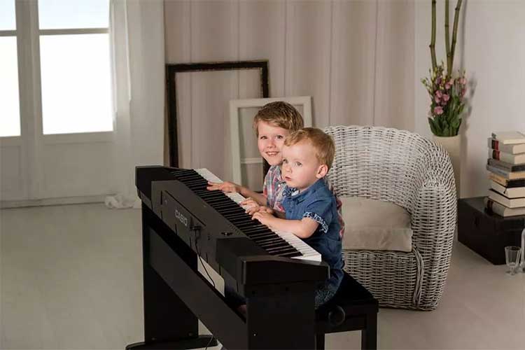 Hướng dẫn chọn đàn piano điện cho bé mới học