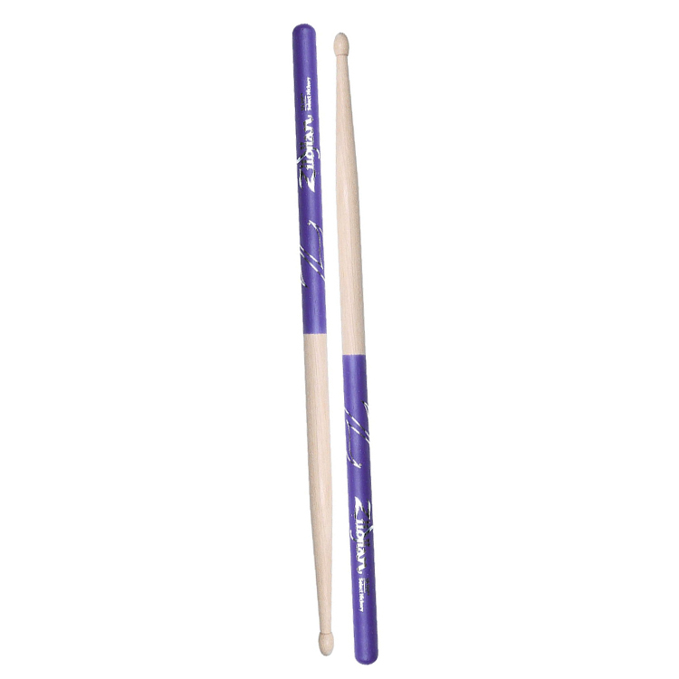 Dùi trống Zildjian Z5BDP thuộc dòng 5B cùng với lớp sơn ngoài Purple DIP coating. Đầu dùi hình oval cho âm thanh đầy đủ. Chất liệu DIP với lớp phủ chất lượng cao mang đến sự thoải mái cùng với khả năng hơi bám dính cho âm thanh đầy đủ chính xác