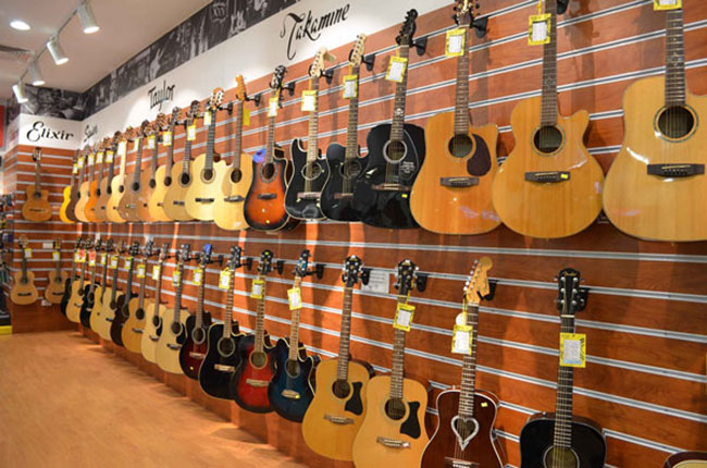 Giá đàn guitar acoustic là bao nhiêu?