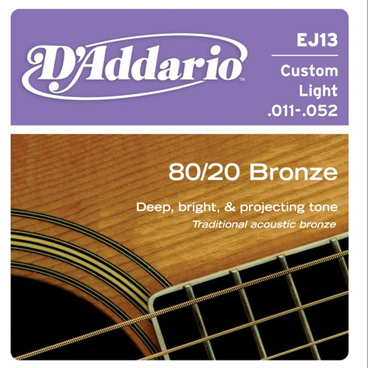 Dây Đàn Guitar Acoustic D’Addario EJ13 được làm từ phosphor pha đồng với  lõi dây làm bằng thép pha carbon, hình lục giác, chế tác bằng công nghệ hiện đại, độ bền cao, bao bì thân thiện với môi trường.