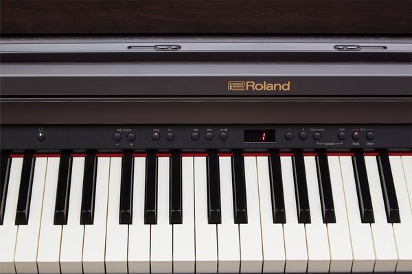 Roland RP-302 giúp tạo ra âm thanh trung thực