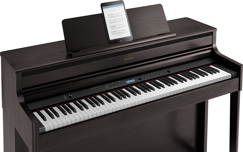 đàn piano điện roland hp704 với bàn phím công nghệ tiên tiến