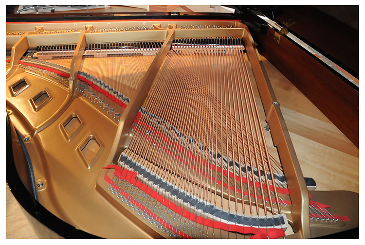 Đàn piano Boston mang đến soundboard lớn hơn so với các đàn piano cùng chiều dài